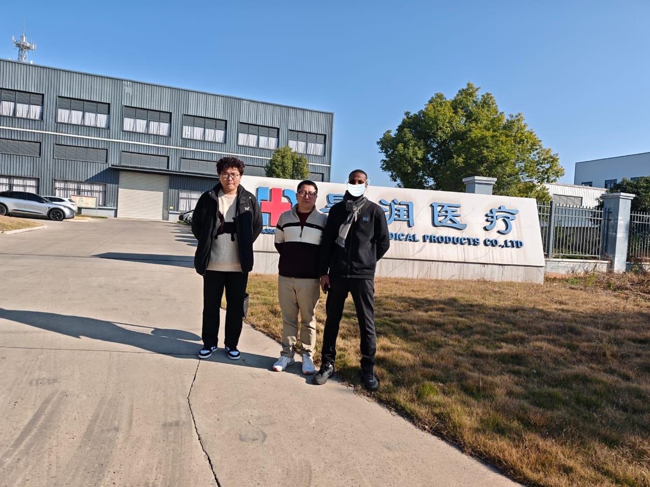 Klien Afrika Ngunjungi Pabrik Kita tanggal 15 Desember 2025: Ningkatake Potensi Kerjasama sing Mendalam